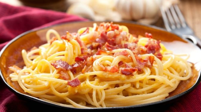 спагетти карбонара с беконом