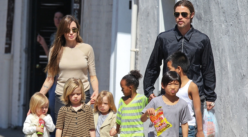 Анджелина Джоли уехала с детьми в Малибу