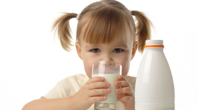 Как проверить качество молока самостоятельно