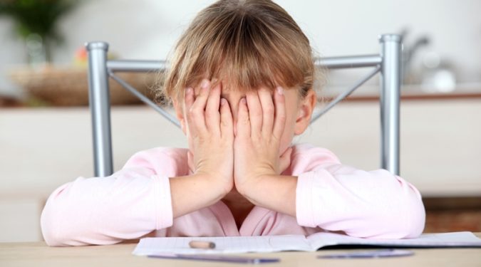 Стресс у ребенка: причины и как ему помочь